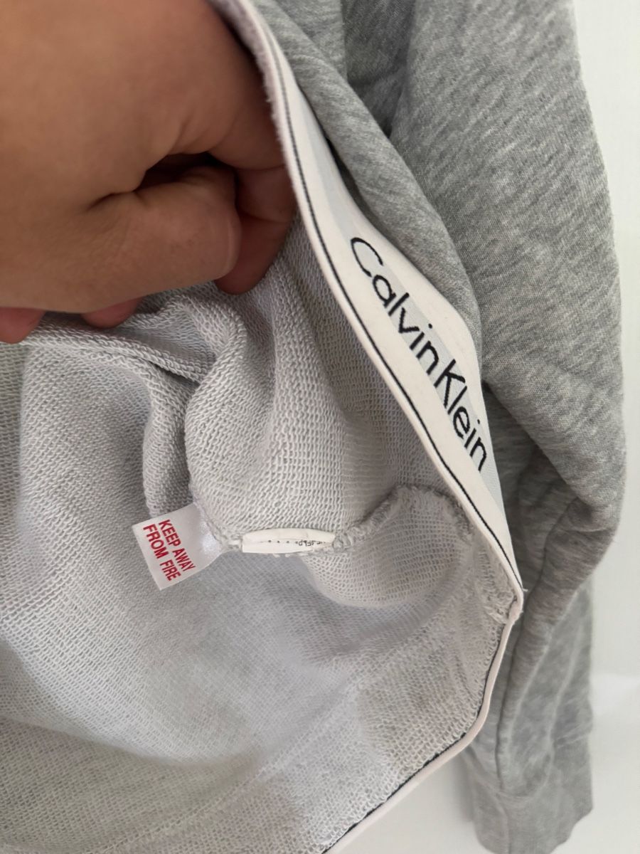 Calvin Klein Maglioni & Felpe: Calvin Klein Pullover, grau, XS - Top Zustand! Oryginal! – Nuovo (secondo la descrizione) da Wetzikon ZH venduto da Jan_wojt 4
