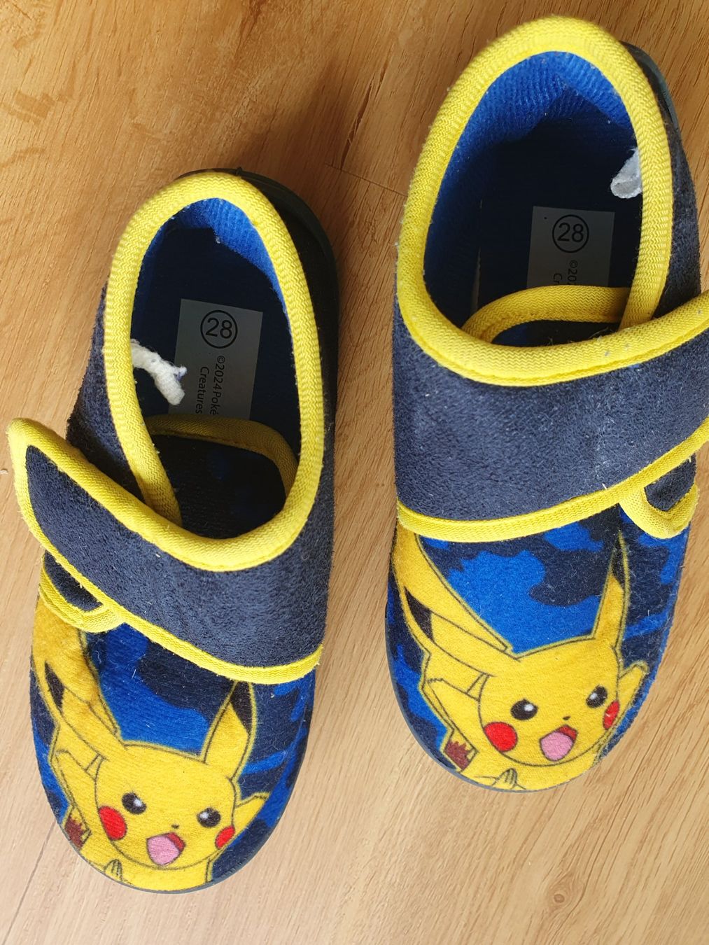 Scarpe per ragazze: Pokemon Hausschuhe blau Gr. 28 – Usato da Heinrichswil venduto da frankie19860 7