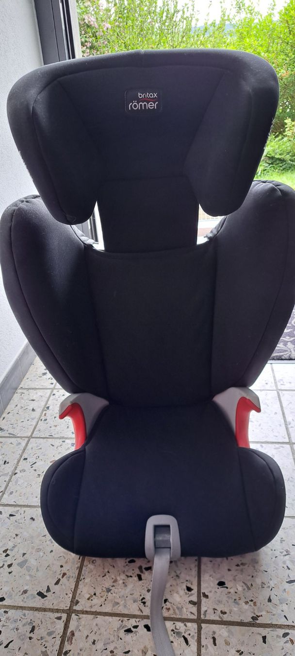 Seggiolini per auto: Römer Auto Kindersitz – Usato da Gelterkinden venduto da Jeffrey1010
