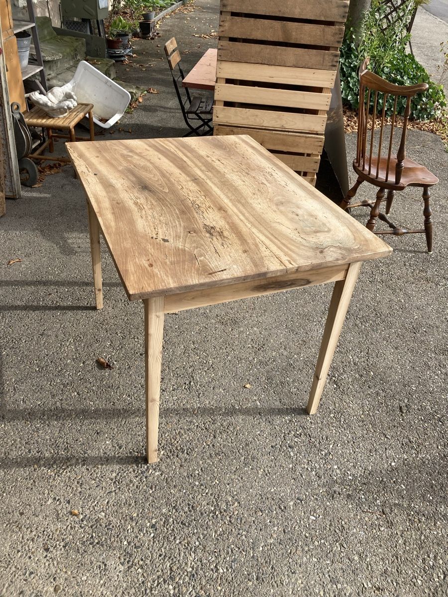 Tische: Nussbaum Tisch mit Tannenholz Beine – Gebraucht aus Hagenbuch ZH von bromaer 4
