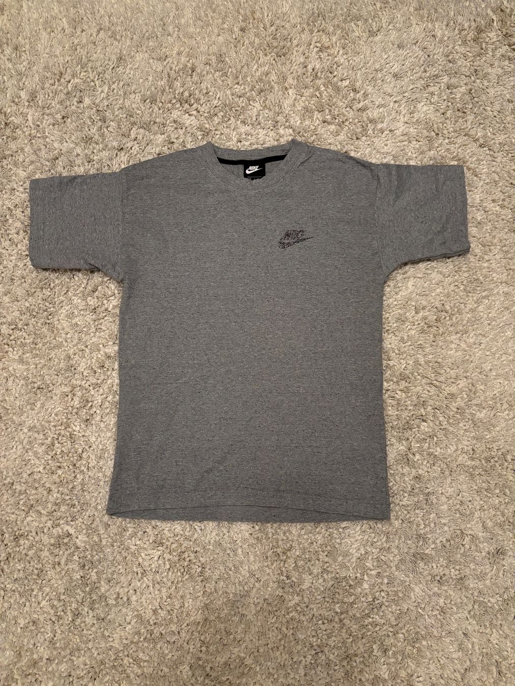 Nike T-Shirts: Nike Herren T-Shirt grau meliert Gr S – Gebraucht aus Laufenburg von Heuguemperli111