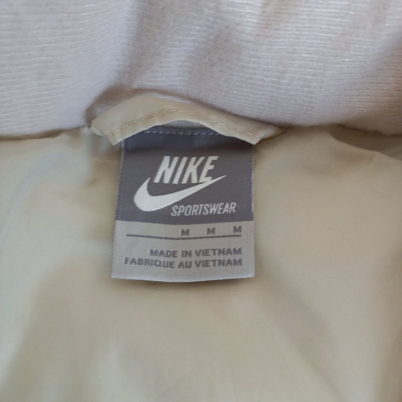 Nike Giacche: Vintage Nike Puffer Jacket (M) – Nuovo (secondo la descrizione) da Chamoson venduto da Sapoloshop 3