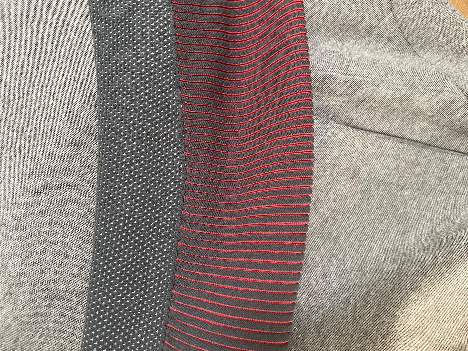 Nike Maglioni & Felpe: Nike Performance - Hoddie – Usato da Birmensdorf ZH venduto da FiKaVa 1