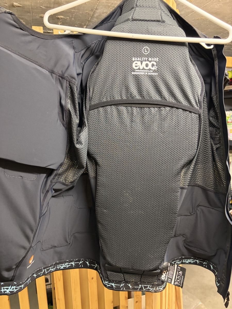 Evoc Protezioni & Imbottiture: Evoc Protector Jacket Pro Protektorweste Gr L Unisex – Usato da Niederrohrdorf venduto da k.schaffner 2