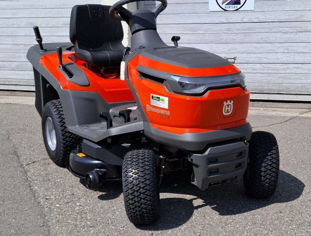 Husqvarna Tondeuses à gazon: Rasentraktor Husqvarna TC114 – Neuf avec emballage d'origine à St. Gallen par BGT02