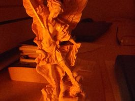 Erzengel Michael Statue, weiss