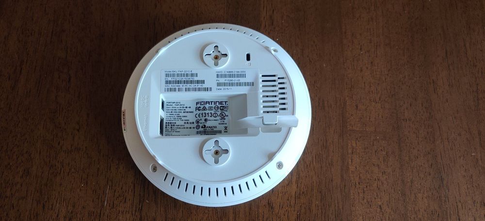 Fortinet FortiAP 221C inkl. PoE Injector (Gebraucht) in Oberägeri für ...