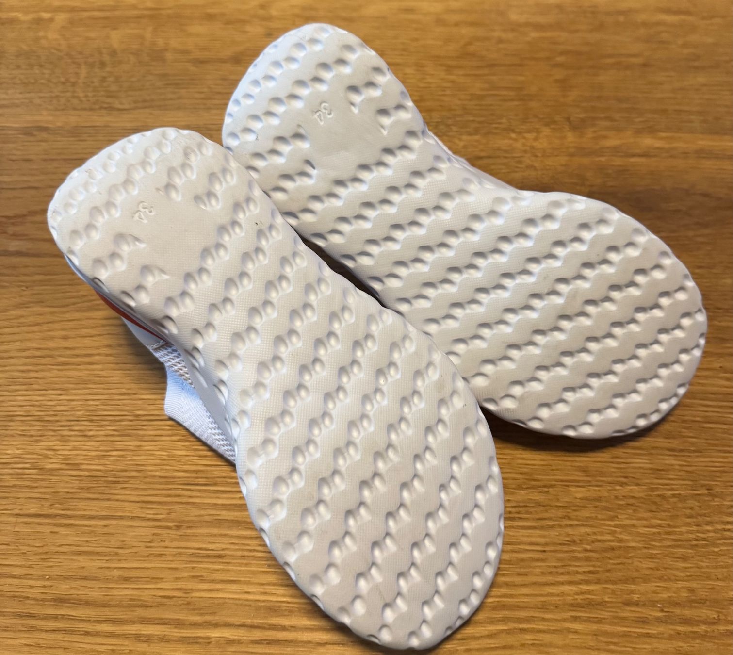 Schuhe für Jungen: Kinder Sneakers Vty weiss, Gr 34 – Neu (gemäss Beschreibung) aus Herzogenbuchsee von zukerka 1