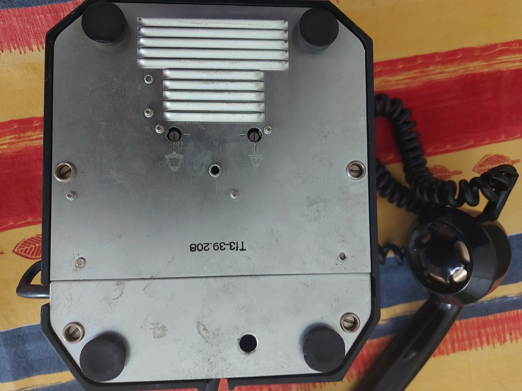Telefone: Tischtelefon – Gebraucht aus Liestal von  2