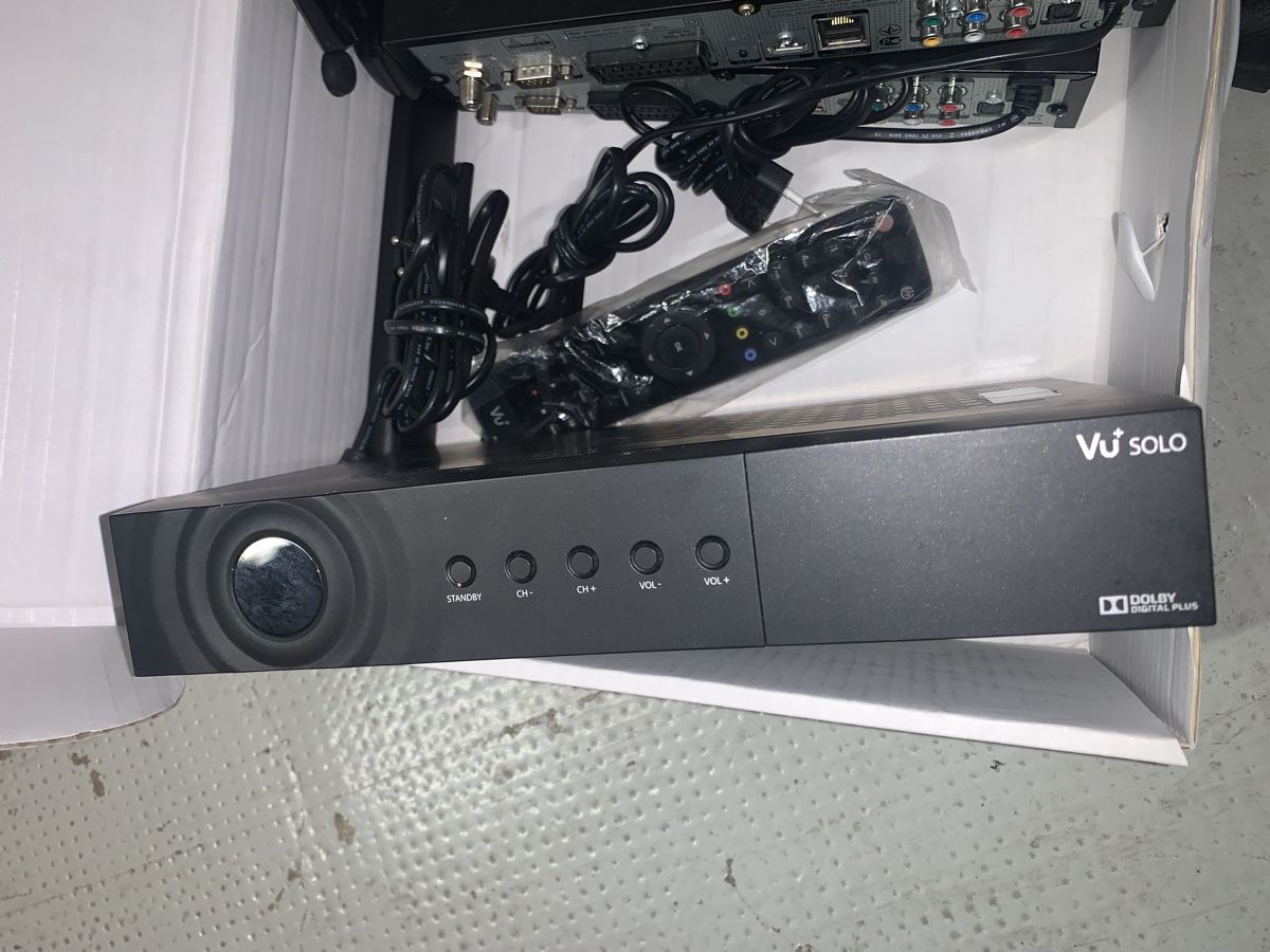 Vu Ricevitori: 4 VU+ solo satellite receivers – Usato da Genève venduto da khazrif 2