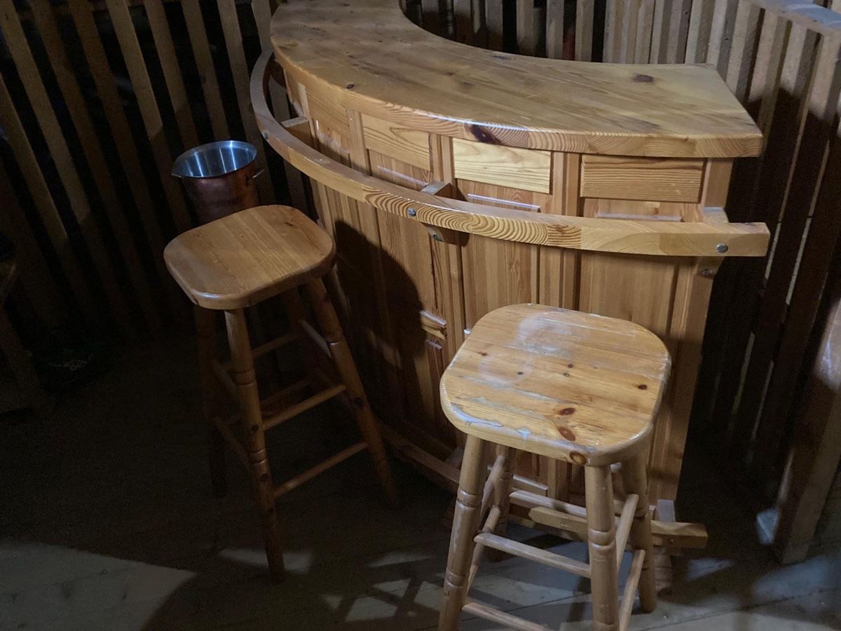 Tische: Schöne Holzbar mit Hocker – Gebraucht aus Winterthur von ani_2sg9 5