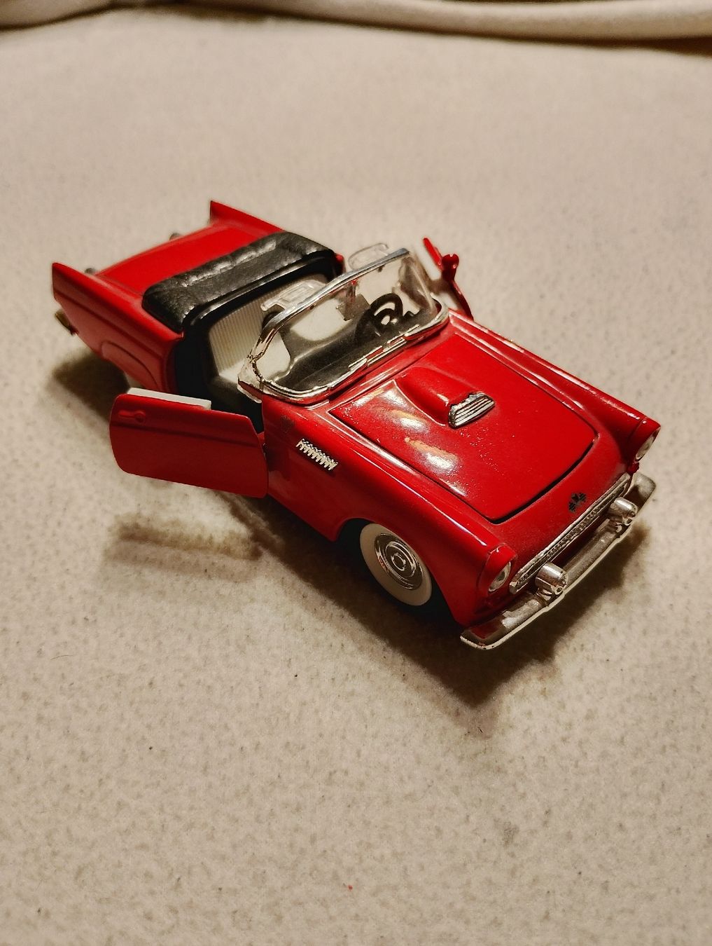 Ford Modellini d'auto: Ford Thunderbird 1955 im Massstab 1/34 – Usato da Frutigen venduto da nev_rb7v