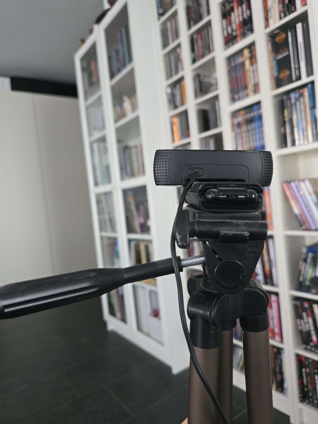 Logitech Webcam: Logitech Webcam HD 1080p auf Stativ – Usato da Kaisten venduto da Snert1 3