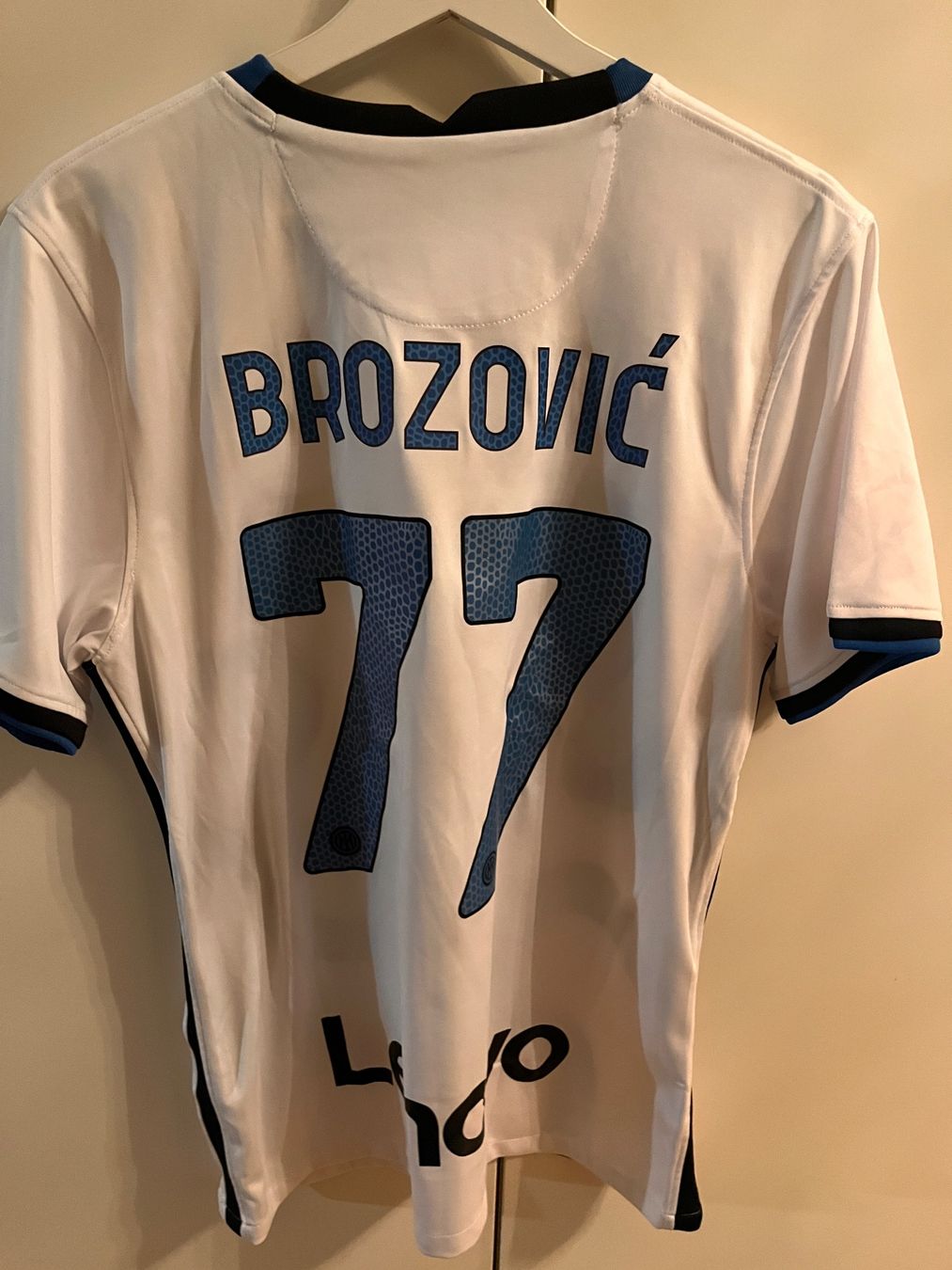 Leibchen & Hosen: Inter Mailand Trikot Large – Gebraucht aus Zürich von Mark.2021 1