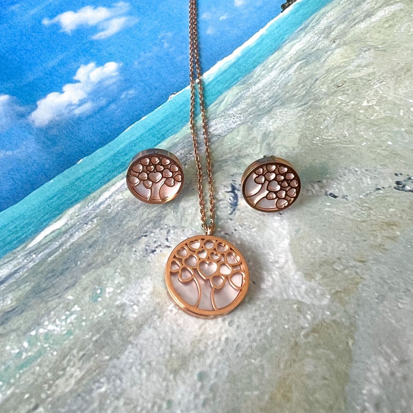 Sonstiger Schmuck: FamilyTree Set :: Necklace & Earrings – Neu (gemäss Beschreibung) aus Horgen von missistore