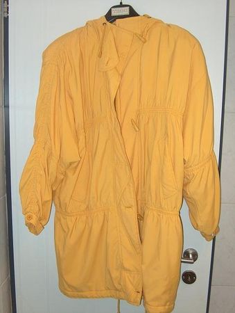 Neuw. leicht wattierte Jacke mit Kapuze - gelb - Gr. 38