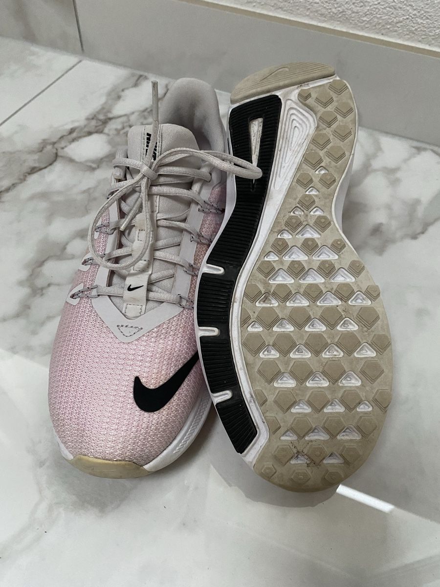 Nike Chaussures femmes: Damen Nike Running Schuhe Gr. 37.5 – D'occasion à Estavayer-le-Lac par Mimmy02 3