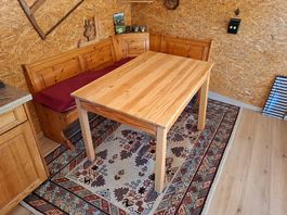 Table en bois massif et banc d'angle 