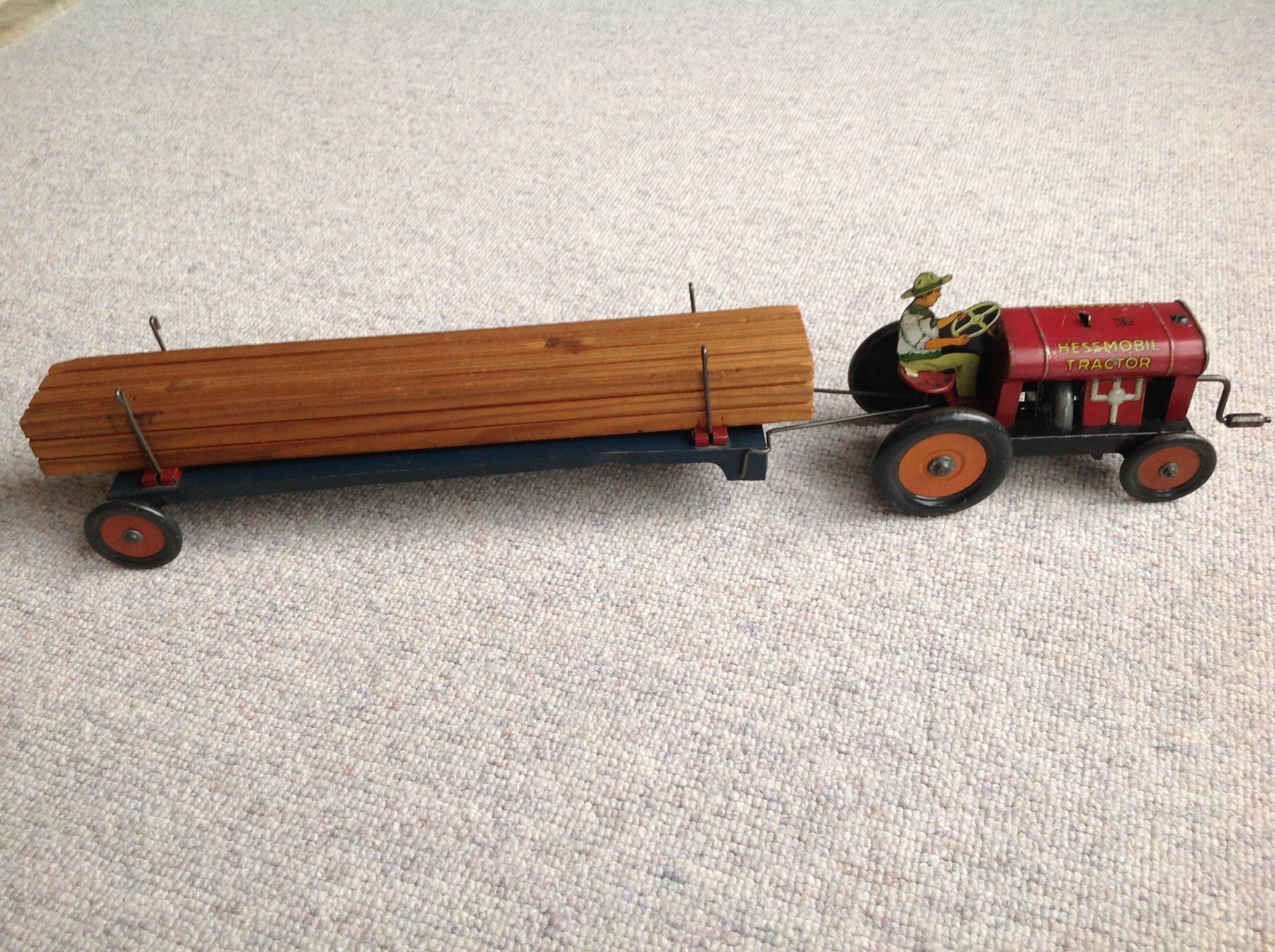 Traktoren: Hessmobil ,Traktor mit Langholzanhänger , 1920/30er Jahre – Gebraucht aus Seuzach von Jage