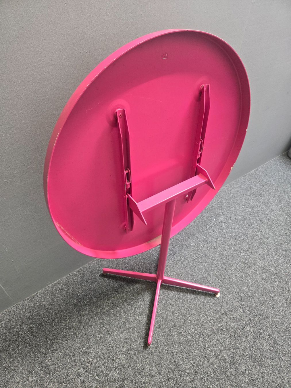 Tische: Stella Gartentisch klabbar Rund – Gebraucht aus Trachslau von ek40 1