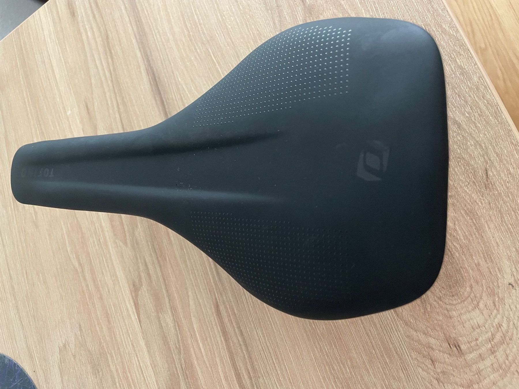 Syncros Pezzi di ricambio: NEU Velosattel SYNCROS Tofino Sattel E 1.5 mit Vertiefung – Nuovo (secondo la descrizione) da Wetzikon ZH venduto da HP346 1