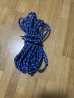 Blaues Kletterseil