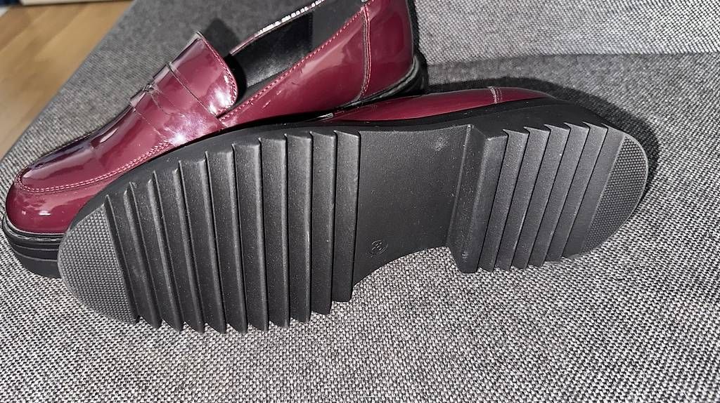 Scarpe da donna: BORDEAUX LACK-LOAFER – Usato da Gossau SG venduto da 2002gomes2002 1