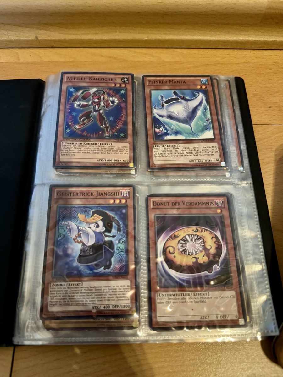 Yugioh Carte collezionabili: Yu-Gi-Oh Sammlung | Ordner + Tin + ca. 400 Karten – Usato da Hinwil venduto da OctoGeek 1