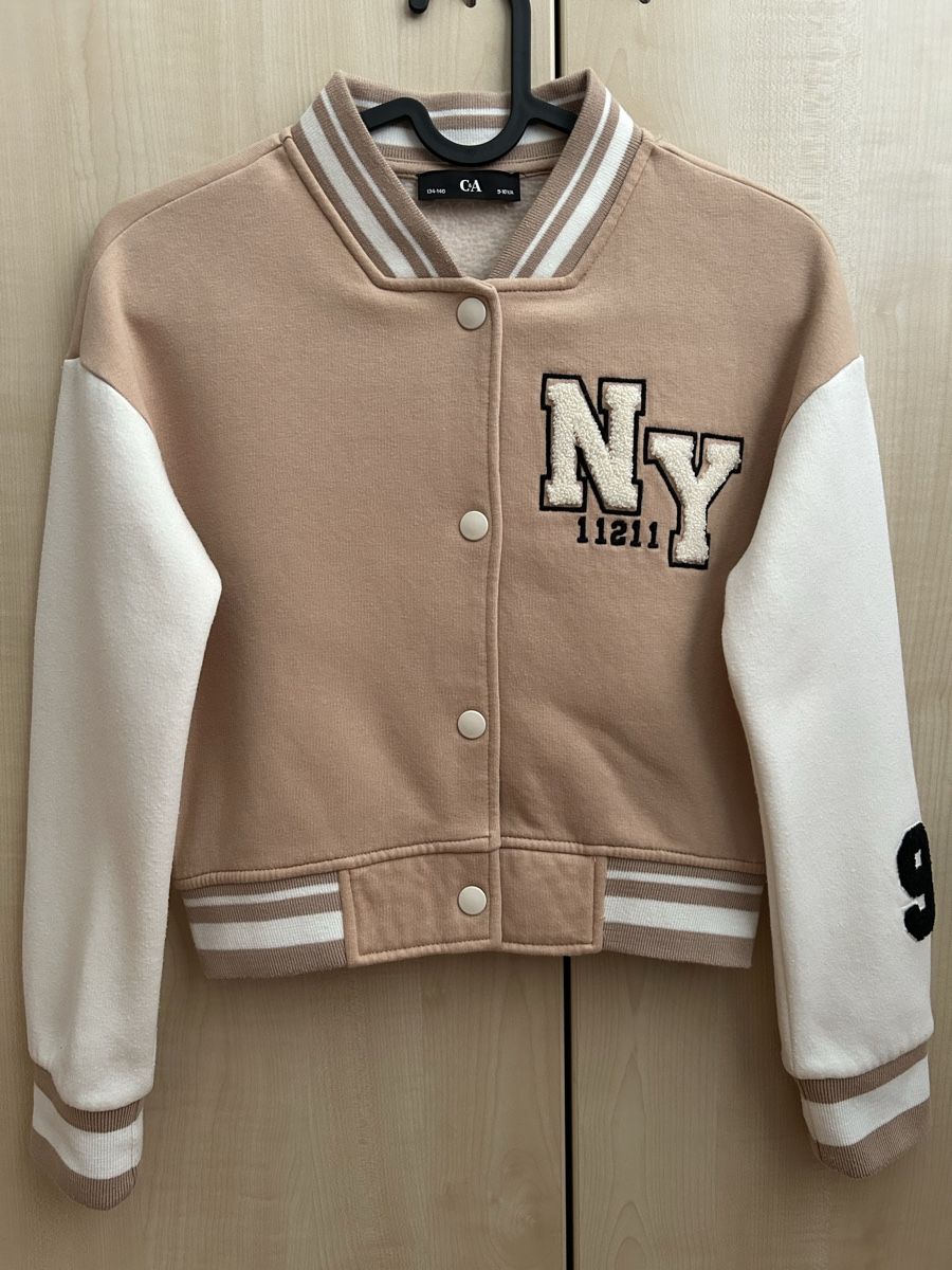 C&A Jacken & Mäntel: College Jacke beige Gr.134/140 – Gebraucht aus Naters von Gemschhtte