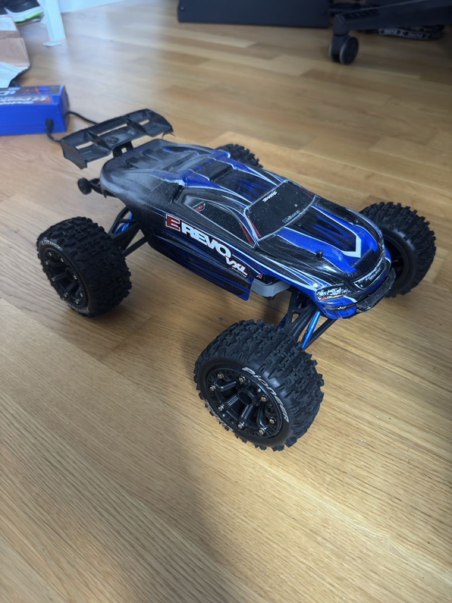 Traxxas Modellismo RC: TRAXXAS E-REVO VXL 1:16 – Usato da Jona venduto da t_brki