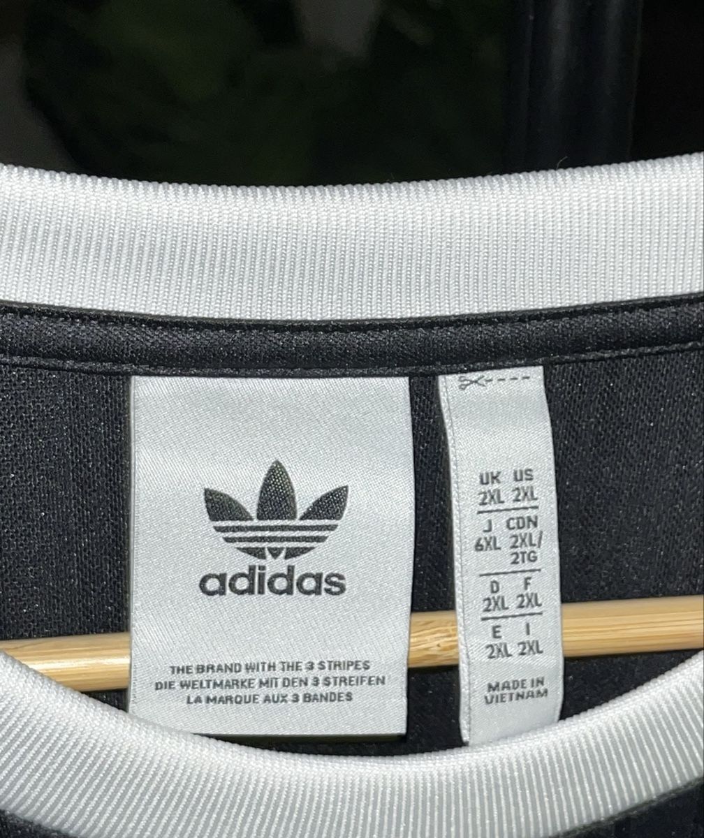 Adidas T-shirt: Adidas Adicolor t-shirt  – Nuovo (secondo la descrizione) da Perrefitte venduto da lulusphere 1