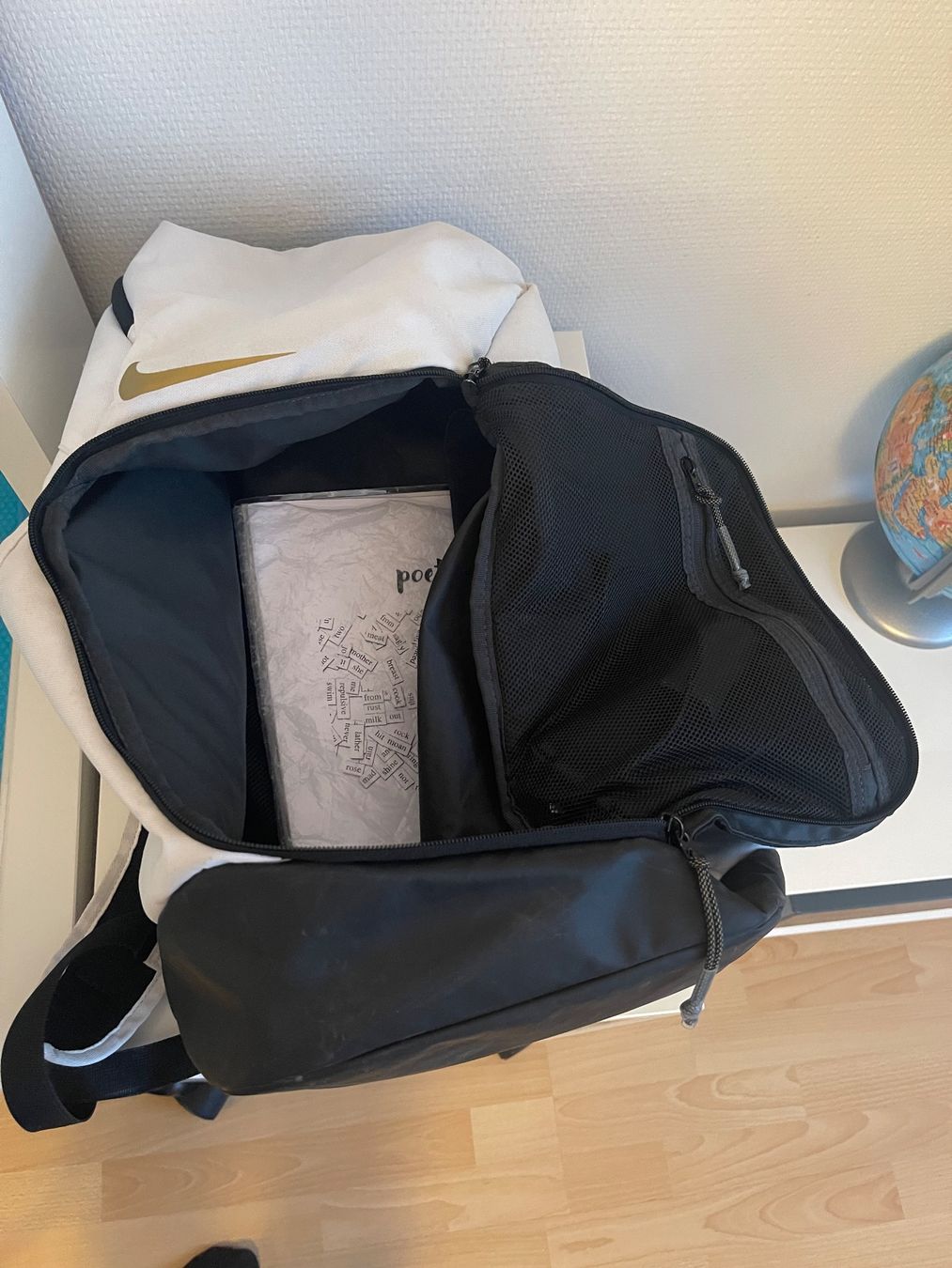 Nike Zaini: Original Nike Performance Rucksack, weiss, gold, schwarz – Usato da Rüti ZH venduto da MAMILU 3