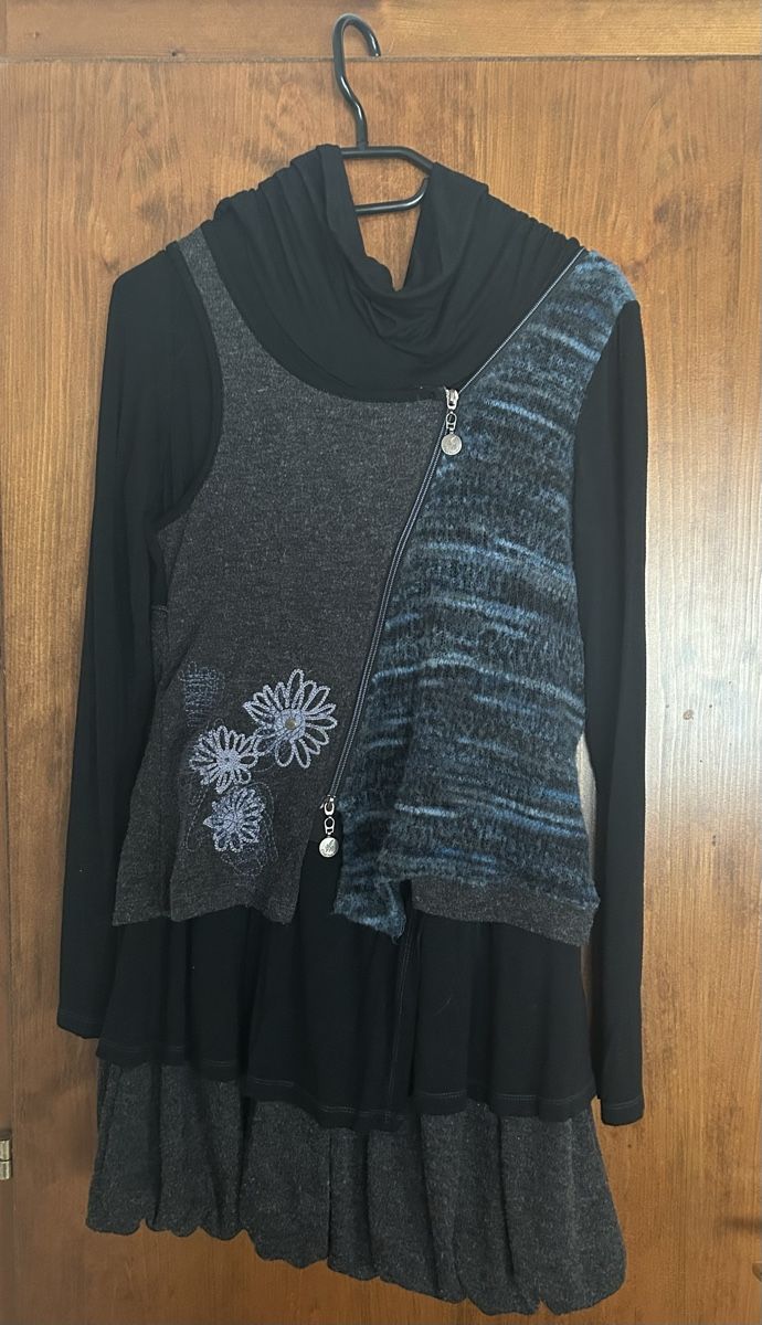 Vestiti: Robe tunique  originale, asymétrique et fleurie – Usato da Orsières venduto da Maevalais