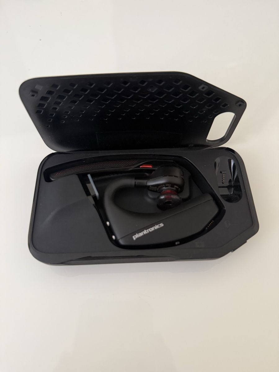 Plantronics Cuffie: Plantronics Voyager 5200 Bluetooth Headset mit Ladecase – Nuovo (secondo la descrizione) da Oensingen venduto da mig_99db