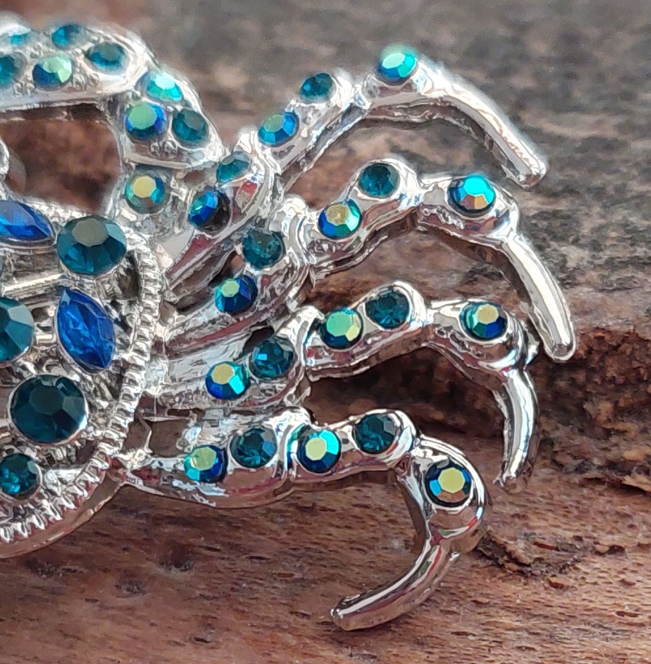 Broschen & Nadeln: Hübsche Brosche Krabbe Krebs mit Strass blau grün – Neu (gemäss Beschreibung) aus Oberwil BL von Chewbacca184 2