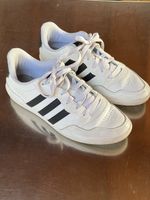 Basket Adidas Blanche noir taille 39