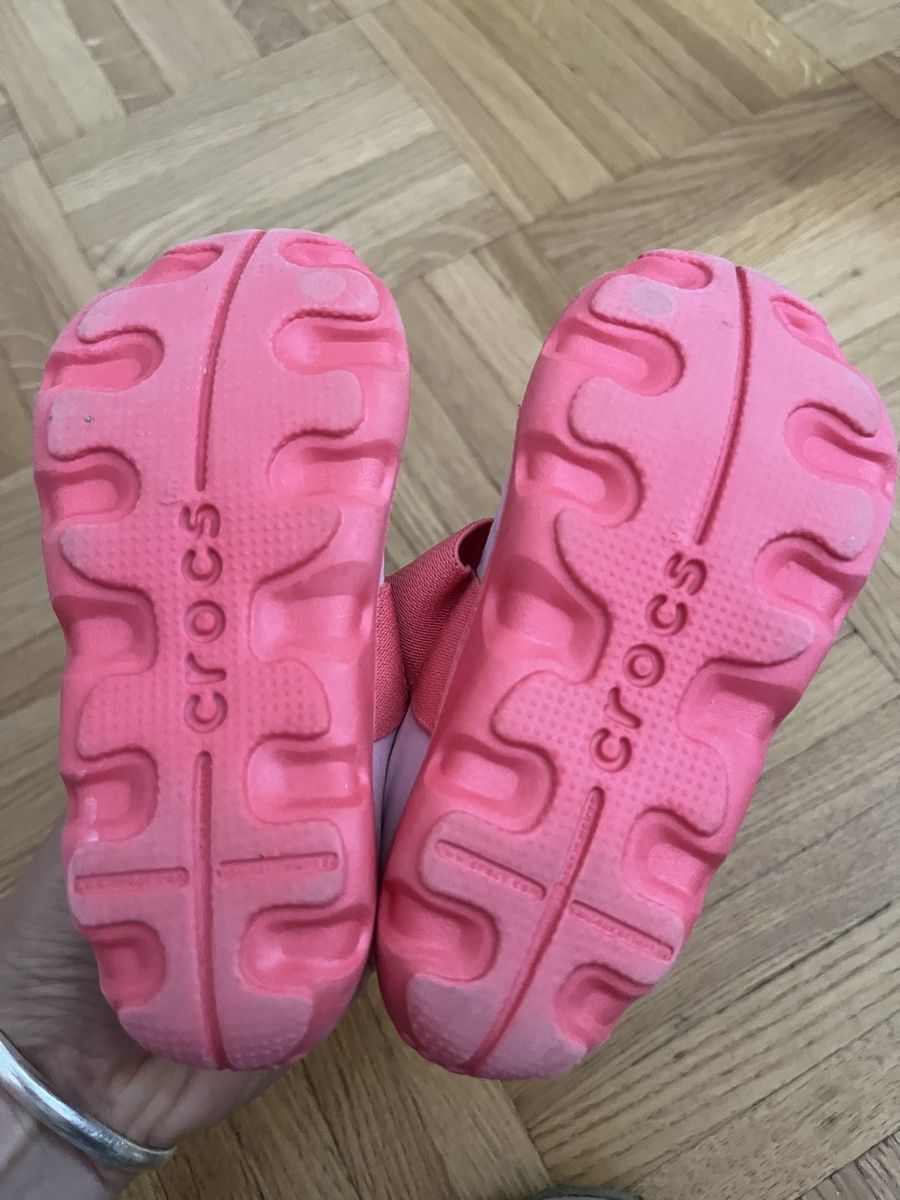 Crocs Chaussures filles: Crocs size 23/24 – D'occasion à Bellevue par utilisatratice 2