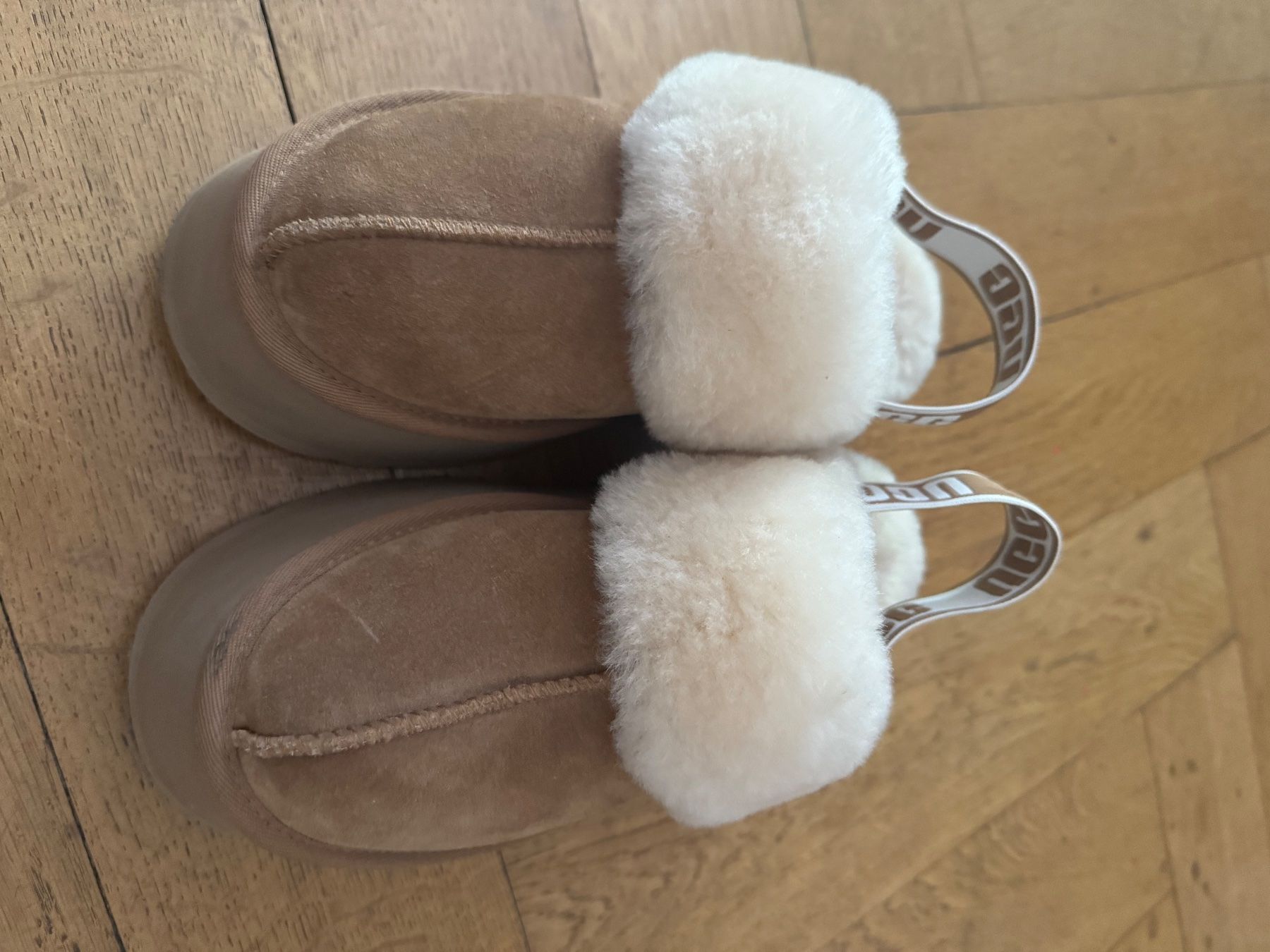 Ugg Scarpe da donna: Ugg slides – Usato da Zürich venduto da MagicStuff007 1