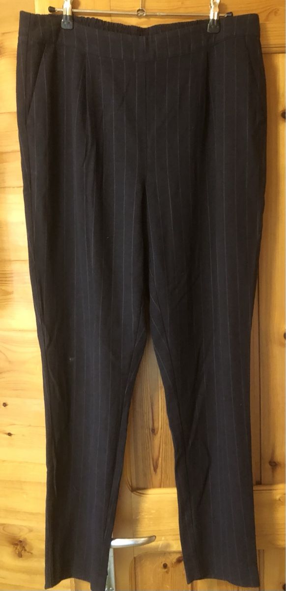 Vero Moda Pantalons: FREIZEITHOSE, Gr.40, von Vero Moda – D'occasion à Mühlebach (Goms) par chr_q6d8