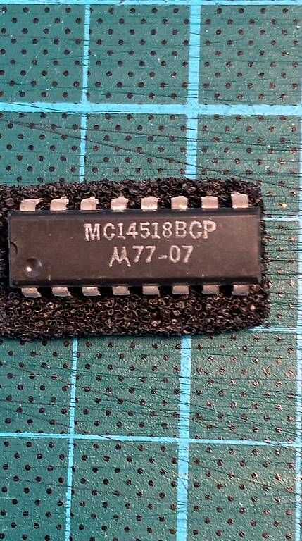 Plaketten & Abzeichen: MC14518BCP – Gebraucht aus Schaffhausen von MCaj