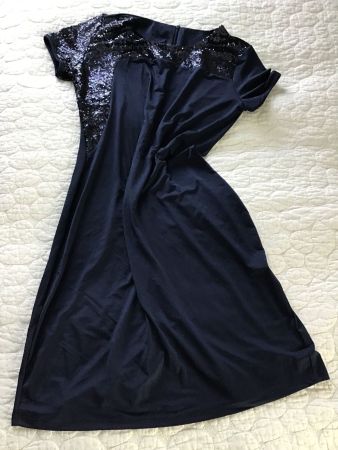 Kurzes Party-Kleid mit Pailletten