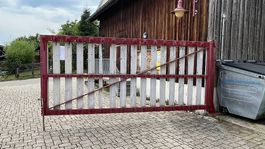 Stahlrahmen-Tore mit Befestigungspfosten