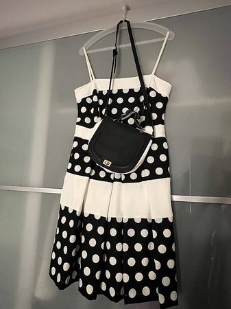 Kleid a pois schwarz-weiss