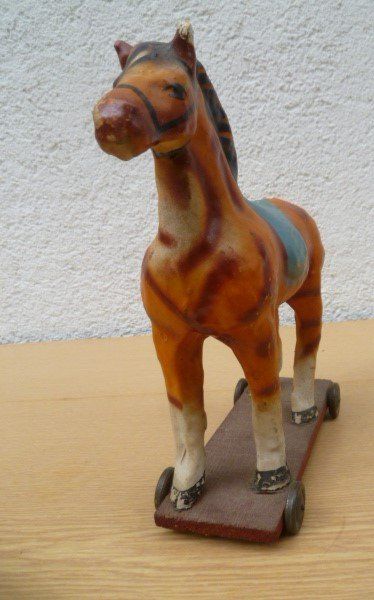 Jouets: Antikes Spielzeug - Pferd auf Wagen – D'occasion à Effretikon par Heimstudio 4