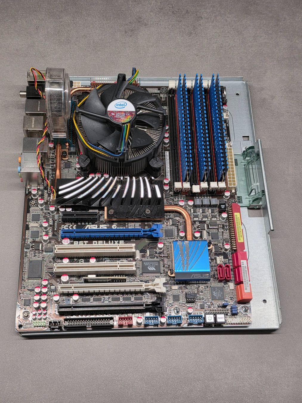 Asus Schede madri: ASUS P6T Deluxe Mainboard-Bundle mit Intel Core i7 – Usato da Lausen venduto da -Vendetta-