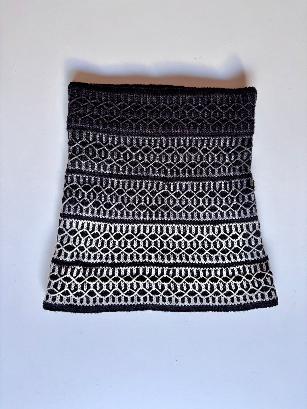 Foulard & Sciarpe: Halswärmer, Kragenschal, Loop, handgestrickt – Nuovo e nell'imballaggio originale da Fislisbach venduto da handglismet 2