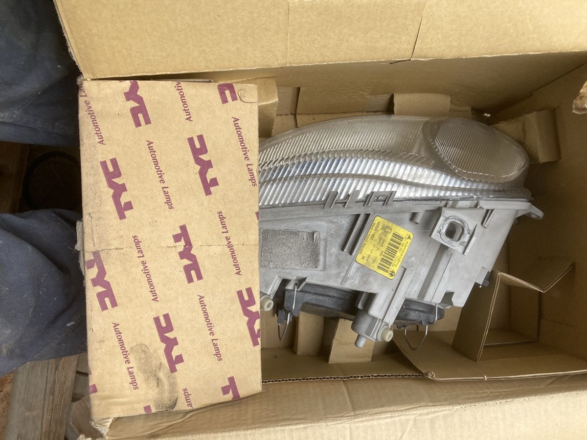 Fari: Scheinwerfer Auto – Difettoso da Ottikon venduto da martin130485 1