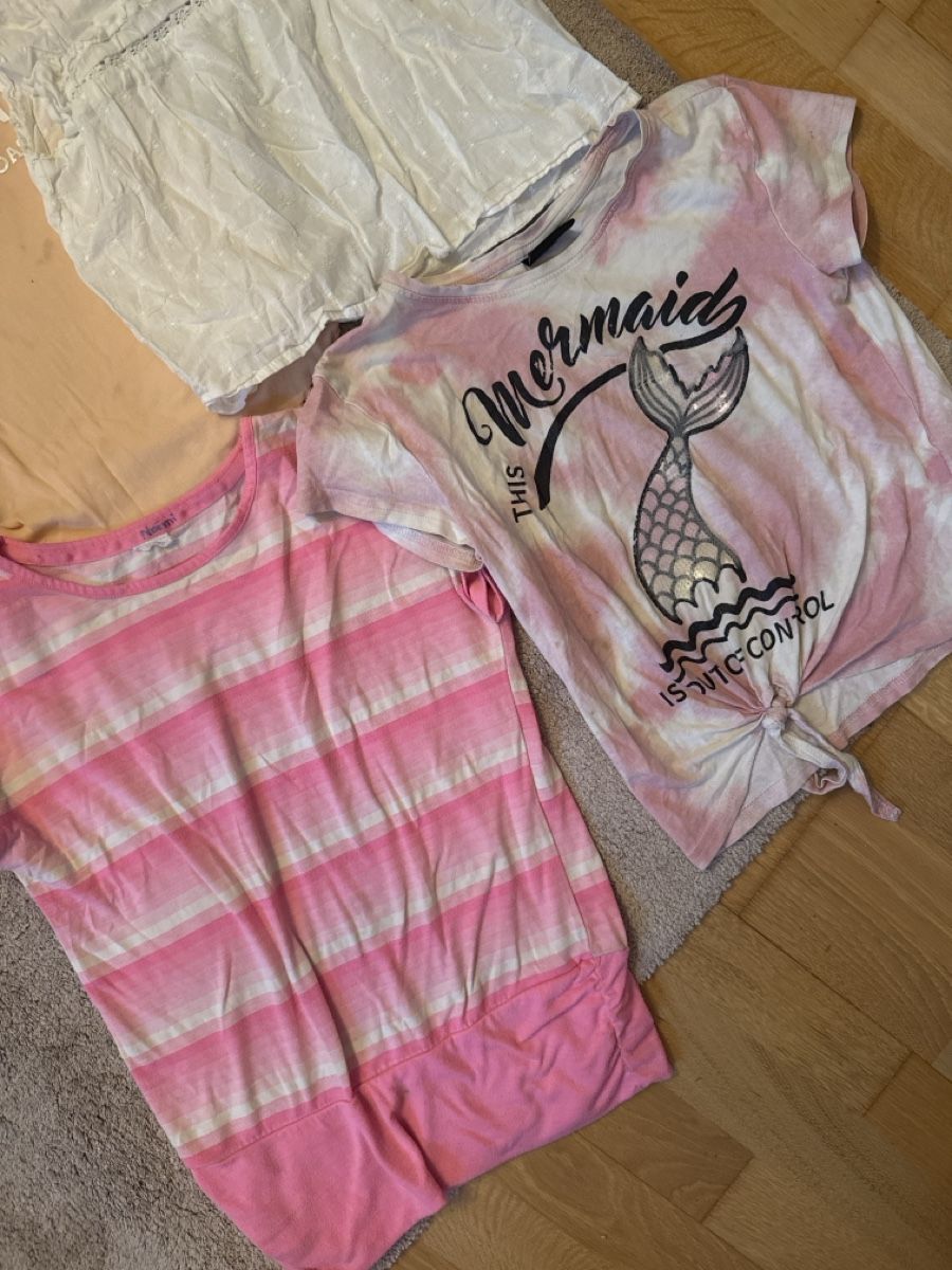 Blusen, T-Shirts & Tops: 4 mädchen Shirts 134 – Gebraucht aus Wädenswil von dor_ddx7 1