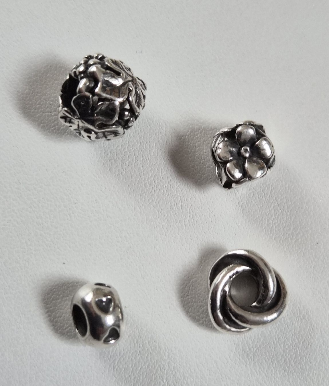 Ciondoli: 4 Charms TROLLBEADS neu – Nuovo (secondo la descrizione) da Eggersriet venduto da illy76