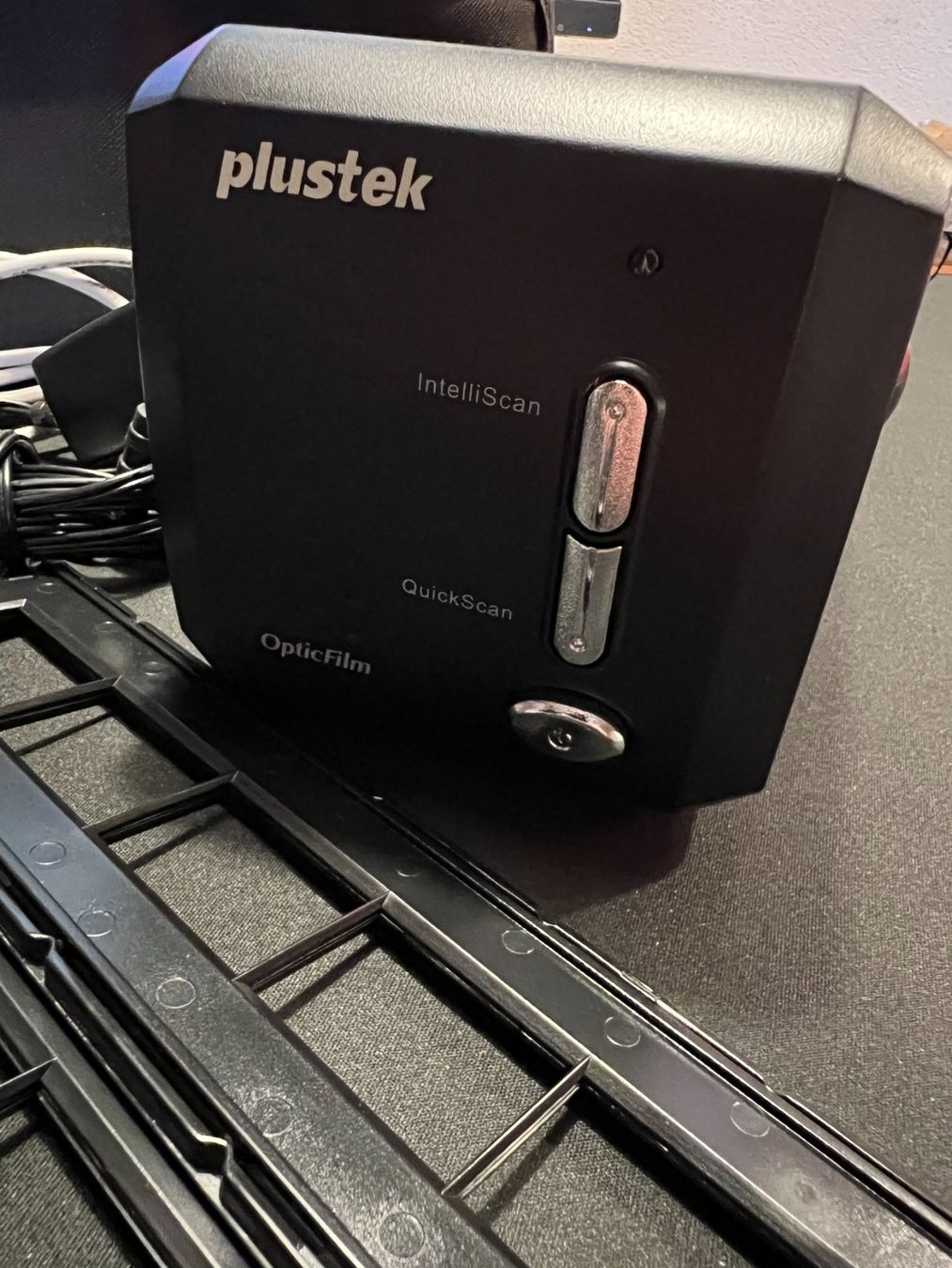 Plustek Scanner: Plustek Negativscanner 8200i – Usato da Uster venduto da Stoessda